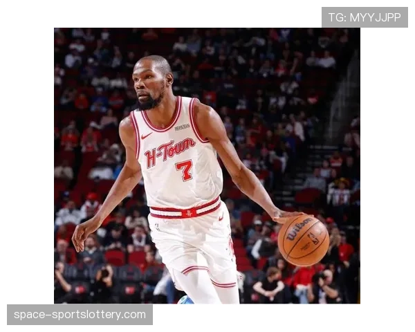 聚焦：杜兰特常规赛总得分突破30000分，赛后与母亲拥抱